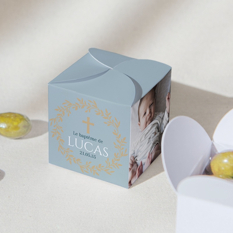 Bo&icirc;te &agrave; drag&eacute;es bapt&ecirc;me Douce Gr&acirc;ce Bleue gratuit