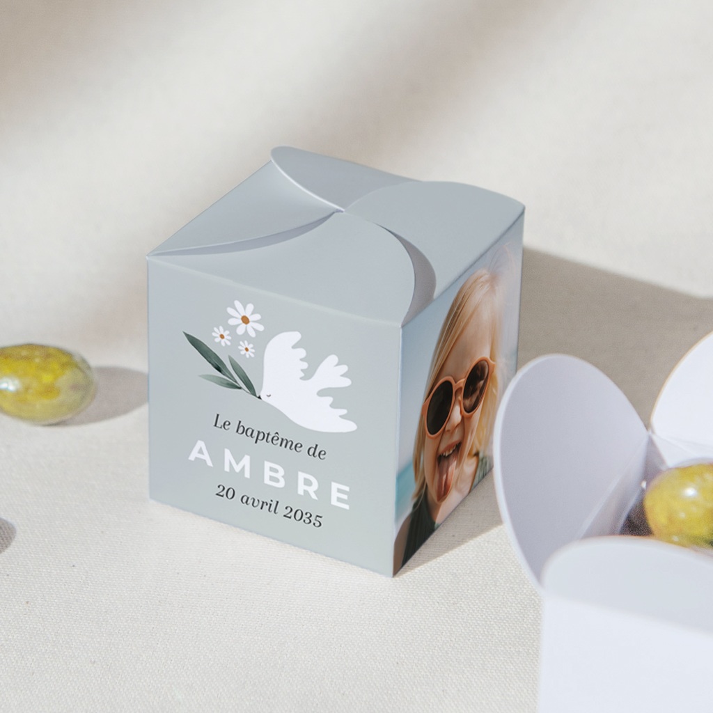 Bo&icirc;te &agrave; drag&eacute;es bapt&ecirc;me Jolie colombe gratuit