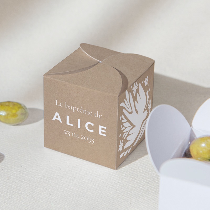 Bo&icirc;te &agrave; drag&eacute;es bapt&ecirc;me Ailes de Lumi&egrave;re gratuit